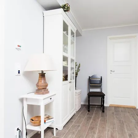 Beatiful Sea-side Apt At Kremmerhamn,3br 1st Floor Apartment *