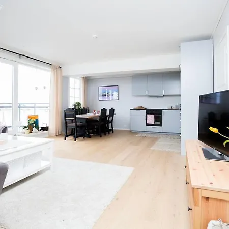 Beatiful Sea-side Apt At Kremmerhamn,3br 1st Floor Apartment *