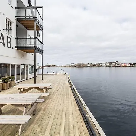 Beatiful Sea-side Apt At Kremmerhamn,3br 1st Floor